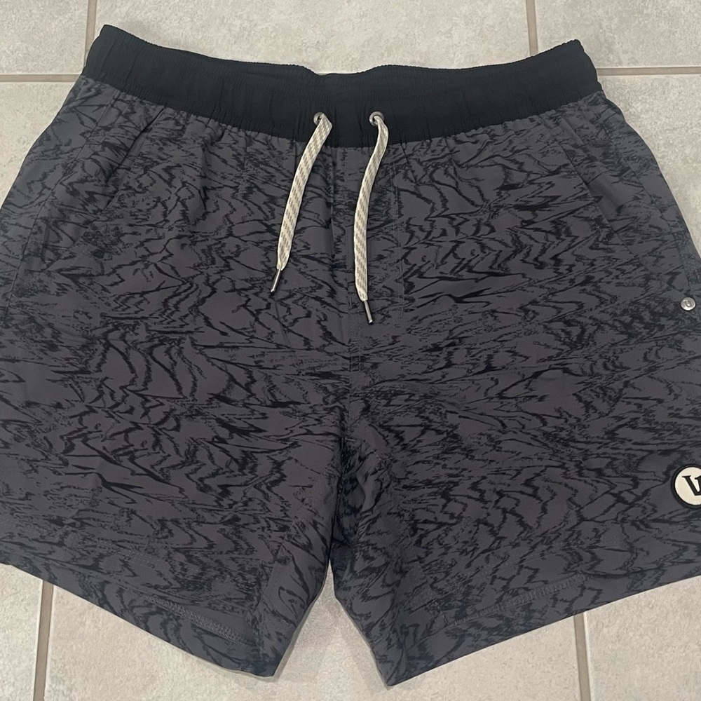 Vuori Kore short, lined, size small, 5 inch inseam.